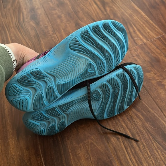 ASICS - Picture 4 of 4